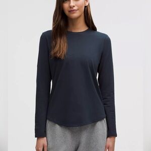 Lululemon model relaxed-fit Lounge Long-Sleeve Shirt color TRNV SZ 4
